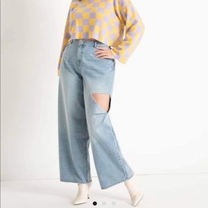Wide Legged Jean With Cutout